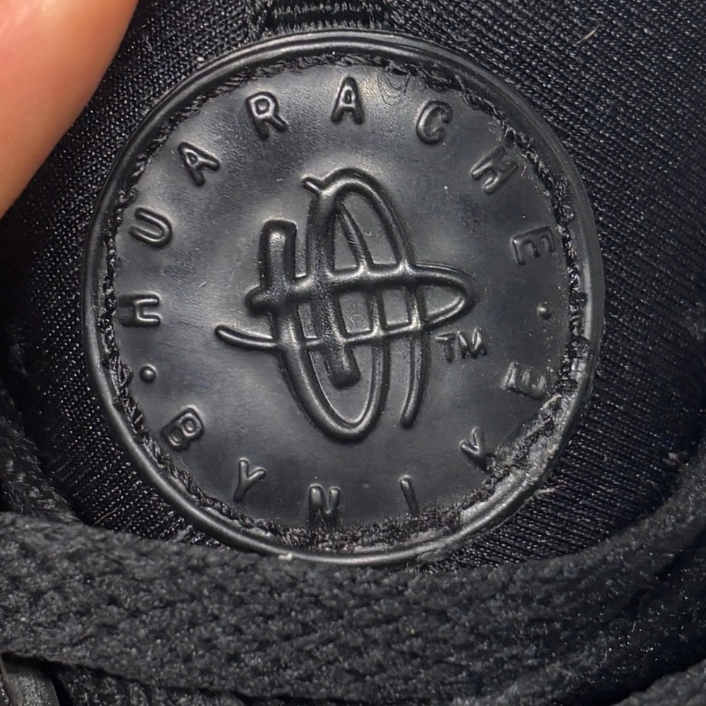 Nike Air Huarache Youth 7Y Triple Black Sneakers - Picture 11 of 12